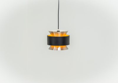 Stunning pendant light by Carl Thore for Granhaga (Sweden, 1960s). A sleek design featuring two aluminium shades and a black halo which is lacquered in yellow on the inside. The yellow interior creates a beautiful defused and moody light dispersion. The lamp remains in very good condition.