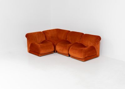 Modular sofa by Doimo Salotti (Italy, 1970s). Striking and bold modular seating system consisting of three identical elements and one corner piece, upholstered in their original vivid orange velvet. Can be arranged as a sofa or used as individual lounge chairs. Low, sculptural design with generous padding, offering both strong visual impact and excellent comfort. Professionally deep-cleaned and in very good original condition, with minor age-related wear. Some cracks to the underside dust covers (purely cosmetic, no impact on use or structure). Marked by maker.