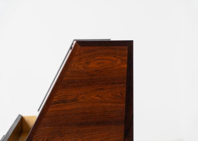 “No. 63” secretary by Kai Kristiansen for Torring Møbelfabrik (Denmark, 1960s). This very hard to find piece is one of our favorite secretaries and an example of high quality Danish craftsmanship. It features stunning aesthetics and nifty details like the sculptural handles or the convenient pivoting drop-down leaf. This particular piece is crafted out of rosewood and has an extraordinary woodgrain! It is in splendid condition with a minor repair mark on the lowest drawer.