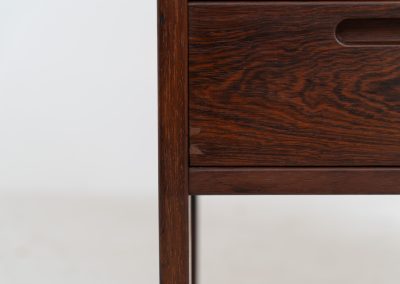 “No. 63” secretary by Kai Kristiansen for Torring Møbelfabrik (Denmark, 1960s). This very hard to find piece is one of our favorite secretaries and an example of high quality Danish craftsmanship. It features stunning aesthetics and nifty details like the sculptural handles or the convenient pivoting drop-down leaf. This particular piece is crafted out of rosewood and has an extraordinary woodgrain! It is in splendid condition with a minor repair mark on the lowest drawer.