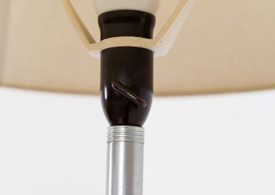 Rosewood & aluminium floorlamp attributed to Jo Hammerborg for Fog & Mørup (Denmark, 1960s). This elegant floor lamp features a sleek, minimalistic design, beautifully combining warm rosewood with refined aluminium details. While the model is often attributed to Jo Hammerborg, no official documentation has been found to fully confirm this. Regardless, it remains a striking example of high-quality Danish mid-century lighting. Presented in good condition, with normal age-related signs of use.