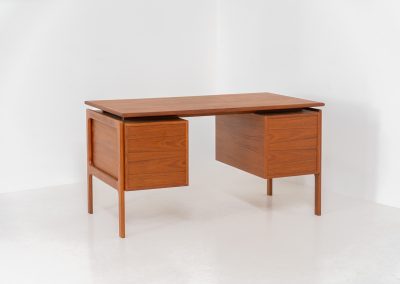 Teak writing desk by Arne Vodder for G.V. Møbler (Denmark, 1960s). This exceptionally beautiful piece is a true example of top-quality Danish craftsmanship. Made from teak, it showcases elegant aesthetics with softly rounded edges and a floating desk top. It contains six very deep drawers and a finished backside, making it an ideal piece for placement in the center of a room. The desk is in excellent condition.