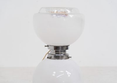 Floor lamp by Toni Zuccheri for Mazzega (Italy, 1970s). 1970s floor lamp by Toni Zuccheri for Mazzega, combining sculptural opaline Murano glass with refined chrome details. The design is highlighted by subtle amber, drip-like inclusions, an iconic Zuccheri signature. When lit, it casts a warm, atmospheric glow that enhances the soft translucency of the glass, making it both a functional light source and a collectible piece of Italian design. The lamp can be used as a floor lamp, or a large table lamp. Splendid condition.
