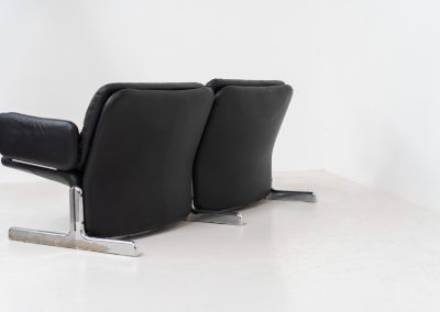 Exceptional “Doppiosandwich” sofa by Ammanati & Vitelli for Brunati (Italy, 1970s). Striking Italian design from the 1970s, designed by Titina Ammannati and Giampiero Vitelli for Brunati. The Doppiosandwich sofa is characterized by its sculptural form, comfortable “sandwich” leather cushions and distinctive chromed metal base. Upholstered in black leather, it offers exceptional comfort while maintaining a strong architectural presence. A sought-after design that effortlessly combines Italian elegance, comfort and timeless modernist appeal. The armrests can be easily removed for a more sleek and minimastic appearance. The sofa remains in very good condition and contains the original certificate.