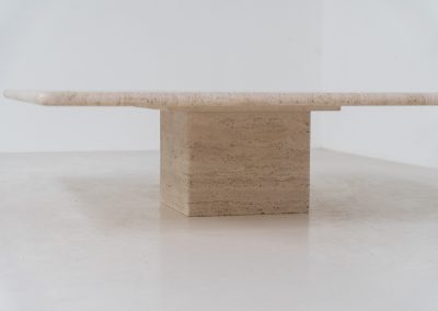 XL travertine coffee table (Italy, 1970s). A beautiful Italian coffee table in travertine, showing a natural grain and warm tones that highlight the character of the stone. Its clean and minimal design gives it a timeless and easy look that fits in many interiors. The table is in excellent condition, with no cracks, chips, or other damage. Important: please check the measurements carefully, as this is a large and very heavy piece.