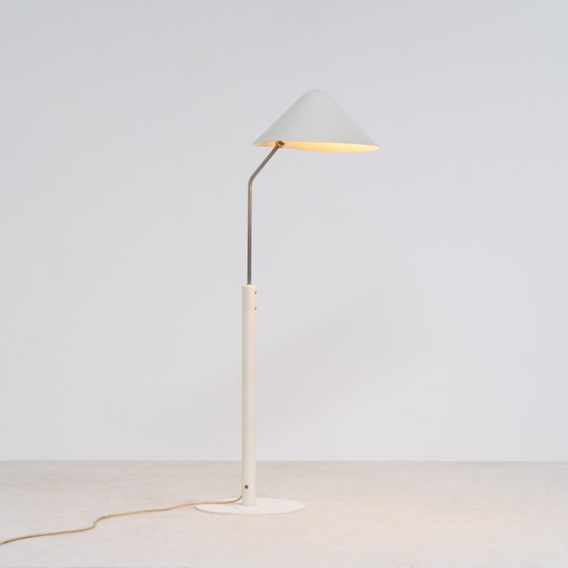 “VIP” floor lamp by Jørgen Gammelgaard for Pandul (Denmark, 1980s). Minimalist Danish design featuring a white conical shade, slim metal stem and adjustable head for both directional or indirectional light. A functional and elegant floor lamp with timeless appeal.