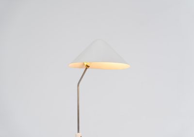 “VIP” floor lamp by Jørgen Gammelgaard for Pandul (Denmark, 1980s). Minimalist Danish design featuring a white conical shade, slim metal stem and adjustable head for both directional or indirectional light. A functional and elegant floor lamp with timeless appeal.