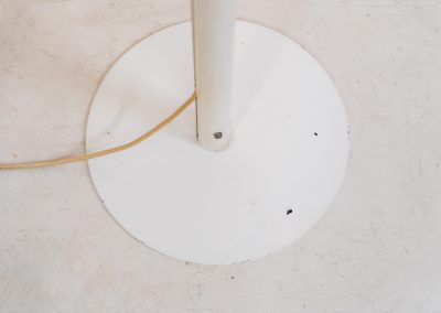 “VIP” floor lamp by Jørgen Gammelgaard for Pandul (Denmark, 1980s). Minimalist Danish design featuring a white conical shade, slim metal stem and adjustable head for both directional or indirectional light. A functional and elegant floor lamp with timeless appeal.