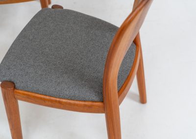 Set of 6 “Morten” dining chairs by Niels Koefoed (Denmark, 1960s). An elegant and sculptural design defined by its organic lines, crafted in solid teak with a rich, warm grain. The chairs have been professionally reupholstered in a refined grey fabric, offering a clean, contemporary contrast to the timeless wooden frame. Presented in excellent condition and ready for another lifetime.