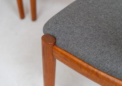 Set of 6 “Morten” dining chairs by Niels Koefoed (Denmark, 1960s). An elegant and sculptural design defined by its organic lines, crafted in solid teak with a rich, warm grain. The chairs have been professionally reupholstered in a refined grey fabric, offering a clean, contemporary contrast to the timeless wooden frame. Presented in excellent condition and ready for another lifetime.