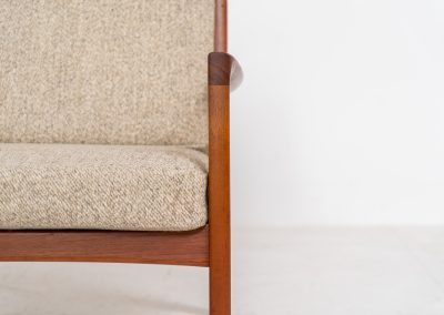 Pair of “Senator” easy chairs by Ole Wanscher for France & Son (Denmark, 1960s). An elegant pair of easy chairs and a fine example of Scandinavian Modernism. They feature a solid teak frame with a warm, natural grain, beautifully sculpted curves, and comfortable cushions upholstered in their original beige wool fabric. The chairs present beautifully and are in mint condition, fully labeled by the maker.