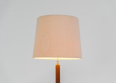 Huge sculptural “Teardrop” floor lamp by Domus (Germany, 1970s). This striking piece features a sculptural solid teak stem and base, paired with a large wild-silk lampshade. The lamp is height-adjustable and houses three light bulbs inside the shade, which can be switched on individually or together for customizable lighting. The floor lamp remains in its original, good condition with some visible stains to the shade.