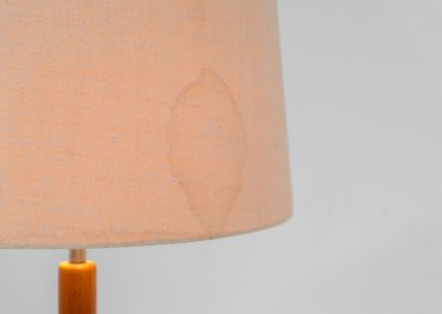 Huge sculptural “Teardrop” floor lamp by Domus (Germany, 1970s). This striking piece features a sculptural solid teak stem and base, paired with a large wild-silk lampshade. The lamp is height-adjustable and houses three light bulbs inside the shade, which can be switched on individually or together for customizable lighting. The floor lamp remains in its original, good condition with some visible stains to the shade.