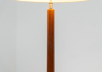 Huge sculptural “Teardrop” floor lamp by Domus (Germany, 1970s). This striking piece features a sculptural solid teak stem and base, paired with a large wild-silk lampshade. The lamp is height-adjustable and houses three light bulbs inside the shade, which can be switched on individually or together for customizable lighting. The floor lamp remains in its original, good condition with some visible stains to the shade.