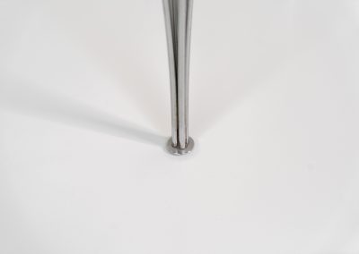 Superelipse dining table by Bruno Mathsson & Piet Hein for Fritz Hansen (Denmark, 1985s). A wonderful dining table with a sleek appearance made out of a white laminated top with an aluminium edge and the signature chrome legs. The table remains in very good condition with only minor using traces.
