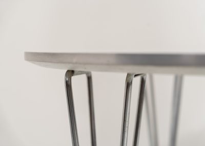 Superelipse dining table by Bruno Mathsson & Piet Hein for Fritz Hansen (Denmark, 1985s). A wonderful dining table with a sleek appearance made out of a white laminated top with an aluminium edge and the signature chrome legs. The table remains in very good condition with only minor using traces.