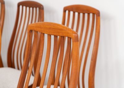 Set of 10 dining chairs by Kai Kristiansen for Schou Andersen (Denmark, 1950s). A stunning set of mid-century dining chairs, crafted with solid teak frames and featuring organically sculpted backrests. The seats are newly upholstered in a beautifully textured off-white fabric. The set of chairs presents itself in splendid condition.