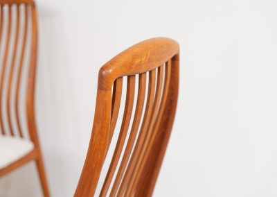 Set of 10 dining chairs by Kai Kristiansen for Schou Andersen (Denmark, 1950s). A stunning set of mid-century dining chairs, crafted with solid teak frames and featuring organically sculpted backrests. The seats are newly upholstered in a beautifully textured off-white fabric. The set of chairs presents itself in splendid condition.