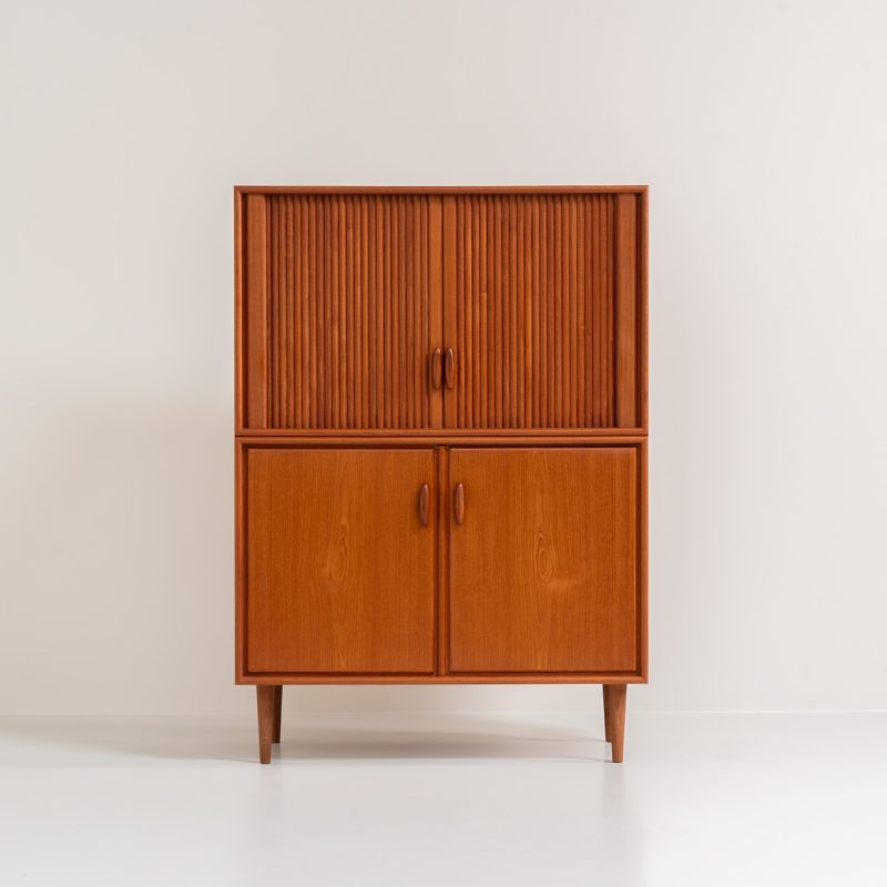 Highboard with tambour doors by Heinrich Riestenpatt for RT Möbel (Germany, 1960s). This rarely seen highboard is made by German designer Heinrich Riestenpatt, executed in warm teak. The clean, architectural form is complemented by stunning tambour doors, organic handles and beautifully balanced proportions. A distinctive feature of this piece is the extractable shelve in the cabinet, making it ideal to use for a vinyl player. A timeless example of German modern design, presented in excellent vintage condition.