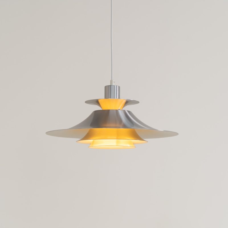 Brushed aluminium pendant light by Frandsen (Denmark, 1970s). A beautiful lamp made out of four aluminium shades and featuring an elegant silhouette. The lamp remains in splendid condition.