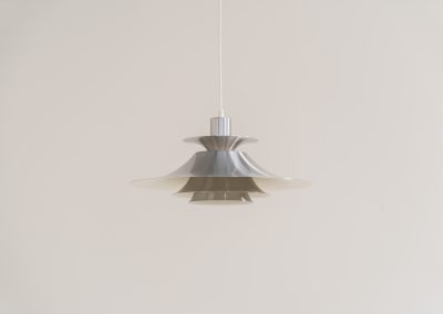Brushed aluminium pendant light by Frandsen (Denmark, 1970s). A beautiful lamp made out of four aluminium shades and featuring an elegant silhouette. The lamp remains in splendid condition.