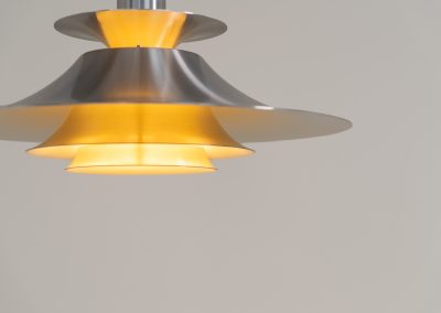 Brushed aluminium pendant light by Frandsen (Denmark, 1970s). A beautiful lamp made out of four aluminium shades and featuring an elegant silhouette. The lamp remains in splendid condition.
