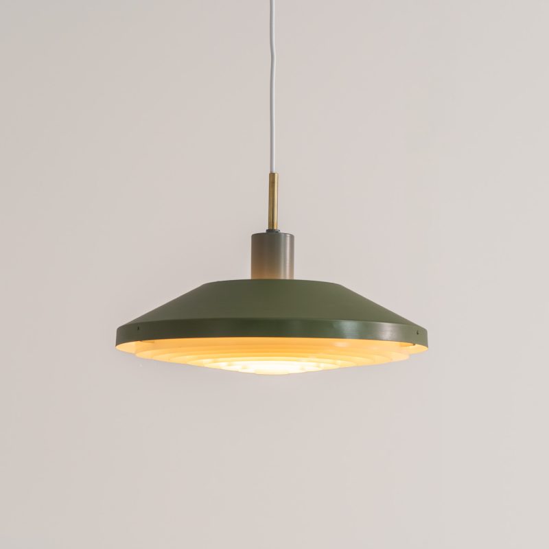 Elegant Danish pendant light (Denmark, 1960s). A beautiful vintage pendant light featuring a green lacquered metal frame, a plastic diffusor, and brass details. The lamp is newly rewired and in very good condition with only minor age related wear.