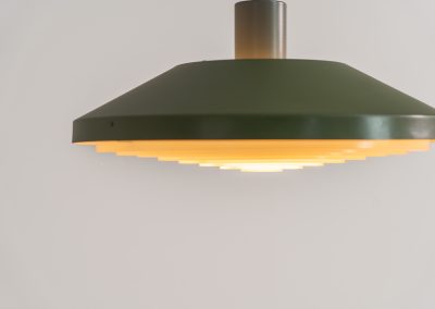 Elegant Danish pendant light (Denmark, 1960s). A beautiful vintage pendant light featuring a green lacquered metal frame, a plastic diffusor, and brass details. The lamp is newly rewired and in very good condition with only minor age related wear.