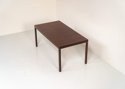 Rosewood dining table by Inger Klingenberg for Fristho (The Netherlands, 1960s). A wonderful dining table with a sleek appearance made out of rosewood and featuring beautiful details like the vivid woodgrain, the dovetail connections and metal square tags. The table remains in very good condition with only minor using traces.