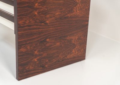 Rare double-sided “Vario” desk by Werner Wölfer for V-Form (Belgium, 1960s). This exceptionally beautiful piece is a true example of top-quality Belgian craftsmanship. Made from Rosewood, it showcases sleek aesthetics with contrasting details and a wonderful vivid woodgrain. It offers four drawers, a large top and a finished backside, making it an ideal piece for placement in the center of a room. The desk is restored and in very good condition, with minor using traces.