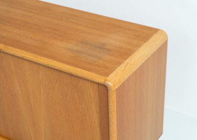 Oak sideboard with tambour doors by Kibaek Møbelfabrik (Denmark, 1960s). A beautifully crafted piece showcasing exceptional Danish design and craftsmanship. It features two tambour doors with adjustable shelves and two drawers on the inside, offering generous and flexible storage. The softly rounded edges and organic lines give the sideboard a refined, timeless character. In good condition with a mark/stain on top.