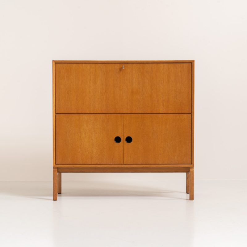 First edition MTP cabinet by Marian Grabinski for IKEA (Sweden, 1961s). Rare find! This vintage IKEA cabinet is a first-edition piece from the original prototype series created in 1961, shortly before the MTP series was introduced in the IKEA catalogue in 1962. At the time, IKEA had just one store, located in Almhult, Sweden. The MTP series was originally designed by Marian Grabinski as a wedding gift for Ingvar Kamprad, founder of IKEA. The cabinet is in very good vintage condition, with some visible signs of use and areas of discoloration, as shown in the photos. Stamped on the back.