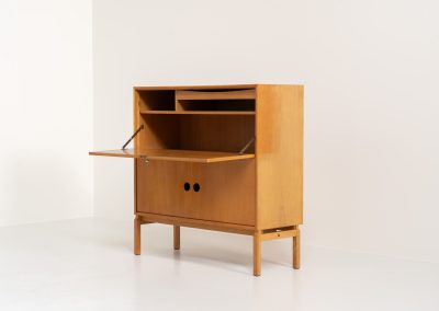 First edition MTP cabinet by Marian Grabinski for IKEA (Sweden, 1961s). Rare find! This vintage IKEA cabinet is a first-edition piece from the original prototype series created in 1961, shortly before the MTP series was introduced in the IKEA catalogue in 1962. At the time, IKEA had just one store, located in Almhult, Sweden. The MTP series was originally designed by Marian Grabinski as a wedding gift for Ingvar Kamprad, founder of IKEA. The cabinet is in very good vintage condition, with some visible signs of use and areas of discoloration, as shown in the photos. Stamped on the back.