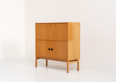 First edition MTP cabinet by Marian Grabinski for IKEA (Sweden, 1961s). Rare find! This vintage IKEA cabinet is a first-edition piece from the original prototype series created in 1961, shortly before the MTP series was introduced in the IKEA catalogue in 1962. At the time, IKEA had just one store, located in Almhult, Sweden. The MTP series was originally designed by Marian Grabinski as a wedding gift for Ingvar Kamprad, founder of IKEA. The cabinet is in very good vintage condition, with some visible signs of use and areas of discoloration, as shown in the photos. Stamped on the back.
