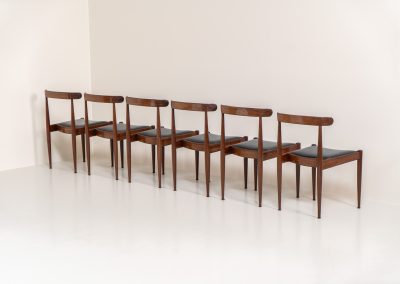 Set of 6 “Model 500” dining chairs by Alfred Hendrickx for Belform (Belgium, 1960s). Crafted from solid rosewood, these chairs feature beautifully sculpted frames, tapered legs, and an overall sleek and minimalist appearance. Due to an unfortunate repair by a previous owner, the backrest of one chair sits approximately 2 cm lower than the others. This is not particularly noticeable when the chairs are placed separately, but can be seen when comparing them back to back. The chairs also show signs of age and use, including scratches, repair marks in the wood, two repaired spots in the Skai upholstery, and some discoloration. These imperfections have been taken into account in the price.