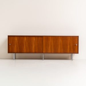 Sideboard in rosewood by Alfred Hendrickx for Belform (Belgium, 1960s). This minimalist sideboard, designed by the renowned Belgian modernist Alfred Hendrickx, is crafted out of rosewood and has an absolutely beautiful woodgrain. The sideboard features two large sliding doorsand lots of storage space on the inside. This example is in beautiful condition with only minor using traces.