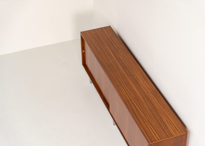 Sideboard in rosewood by Alfred Hendrickx for Belform (Belgium, 1960s). This minimalist sideboard, designed by the renowned Belgian modernist Alfred Hendrickx, is crafted out of rosewood and has an absolutely beautiful woodgrain. The sideboard features two large sliding doorsand lots of storage space on the inside. This example is in beautiful condition with only minor using traces.