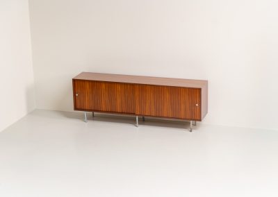 Sideboard in rosewood by Alfred Hendrickx for Belform (Belgium, 1960s). This minimalist sideboard, designed by the renowned Belgian modernist Alfred Hendrickx, is crafted out of rosewood and has an absolutely beautiful woodgrain. The sideboard features two large sliding doorsand lots of storage space on the inside. This example is in beautiful condition with only minor using traces.
