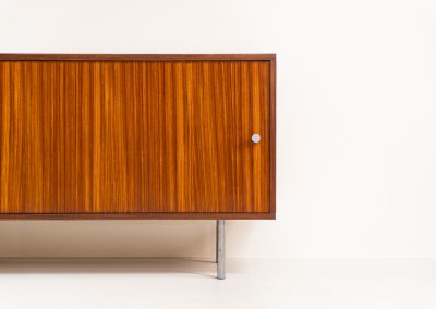 Sideboard in rosewood by Alfred Hendrickx for Belform (Belgium, 1960s). This minimalist sideboard, designed by the renowned Belgian modernist Alfred Hendrickx, is crafted out of rosewood and has an absolutely beautiful woodgrain. The sideboard features two large sliding doorsand lots of storage space on the inside. This example is in beautiful condition with only minor using traces.