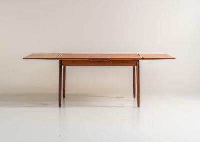Danish extendable dining table, 1960s. A beautiful Danish extendable dining table that can easily be extended from 126 cm to 174 cm with one extension or to 223 cm with two extensions. The table is in very good condition, features a lovely wood grain and has beautiful tapered legs.