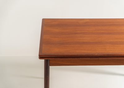 Danish extendable dining table, 1960s. A beautiful Danish extendable dining table that can easily be extended from 126 cm to 174 cm with one extension or to 223 cm with two extensions. The table is in very good condition, features a lovely wood grain and has beautiful tapered legs.