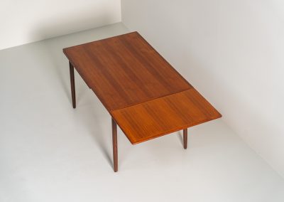 Danish extendable dining table, 1960s. A beautiful Danish extendable dining table that can easily be extended from 126 cm to 174 cm with one extension or to 223 cm with two extensions. The table is in very good condition, features a lovely wood grain and has beautiful tapered legs.