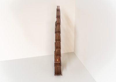 Sculptural wengé slat bookcase (Europe, 1960s). A sculptural bookcase defined by the rhythmic interplay of solid wengé slats and slender vertical supports. Its distinctive stepped construction, tapering towards the top, gives the piece an almost totemic presence. Both a functional piece of furniture and an architectural object. As we have been unable to find any documentation or comparable examples, this may well be a one-of-a-kind piece, reminiscent of the work of Fabrizio Mangoni. The bookcase is in beautiful vintage condition, with minor signs of age and use, including a few slightly warped slats.